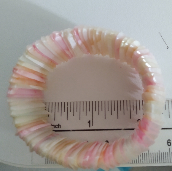 Mother of Pearl Shell Stretch Bracelet - Picture 3 of 5